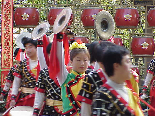    Drums & dancers,   Tiger Hill,      Suzhou